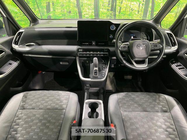 Toyota VOXY HYBRID 2022-07 8338472-1