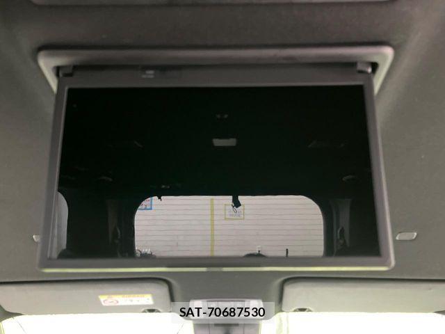 Toyota VOXY HYBRID 2022-07 8338472-2