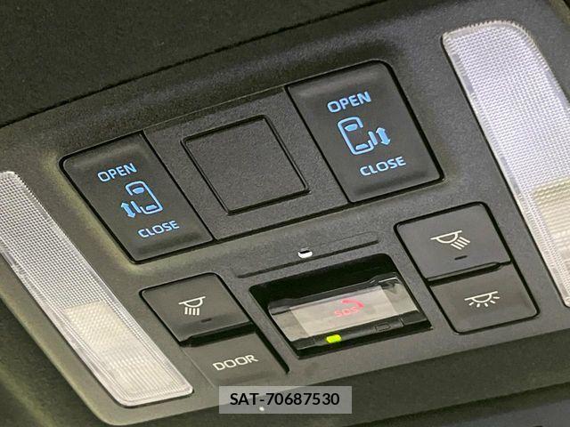 Toyota VOXY HYBRID 2022-07 8338472-6