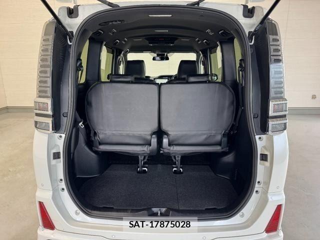 Toyota VOXY HYBRID 2019-05 8355884-10
