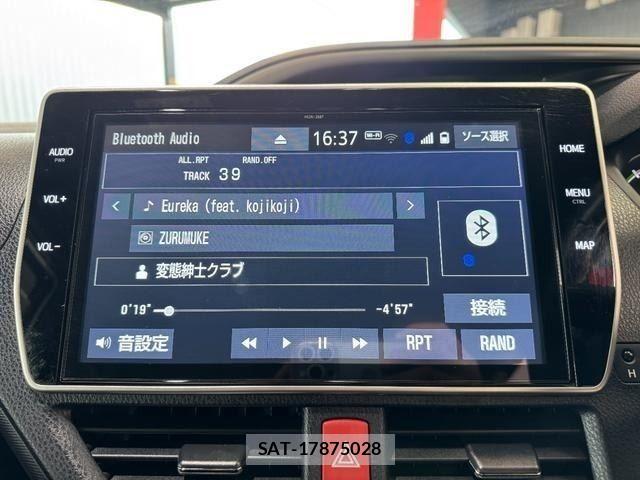 Toyota VOXY HYBRID 2019-05 8355884-16