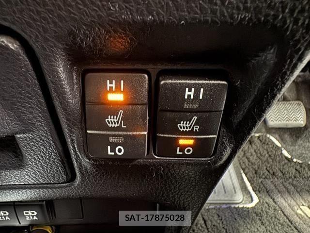 Toyota VOXY HYBRID 2019-05 8355884-23