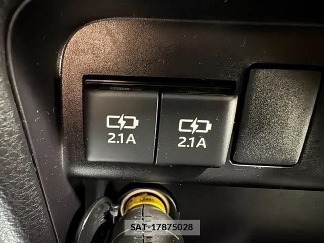 Toyota VOXY HYBRID 2019-05 8355884-24