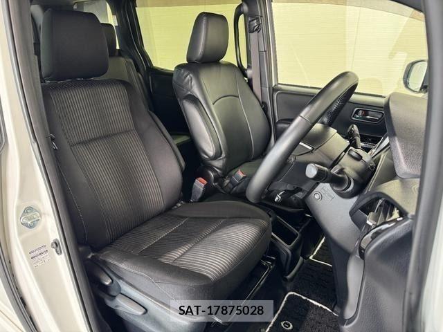 Toyota VOXY HYBRID 2019-05 8355884-7