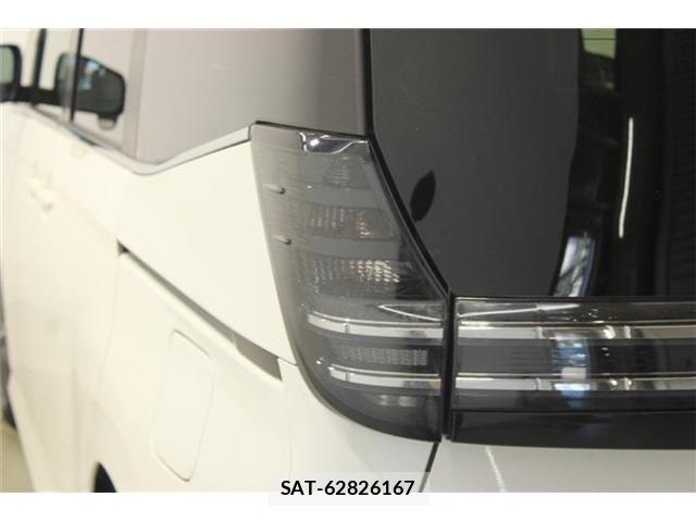 Toyota VOXY HYBRID 2022-10 8355881-18