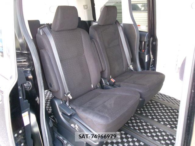 Toyota VOXY HYBRID 2014-11 8355885-9