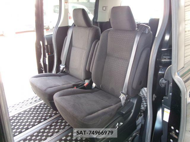 Toyota VOXY HYBRID 2014-11 8355885-10