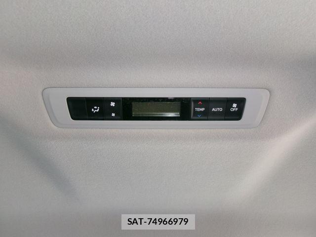 Toyota VOXY HYBRID 2014-11 8355885-11