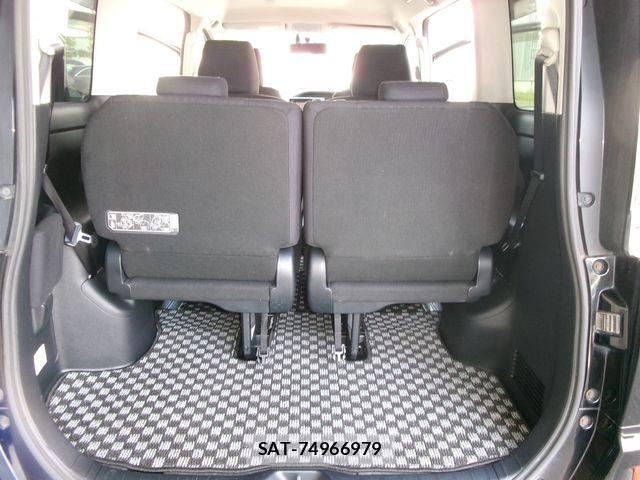 Toyota VOXY HYBRID 2014-11 8355885-12