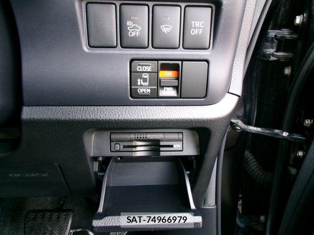 Toyota VOXY HYBRID 2014-11 8355885-14