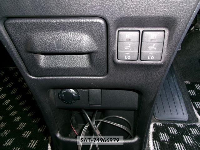 Toyota VOXY HYBRID 2014-11 8355885-16