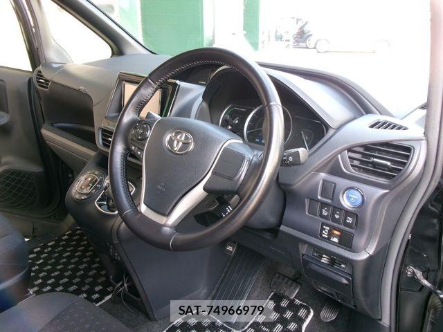 Toyota VOXY HYBRID 2014-11 8355885-4