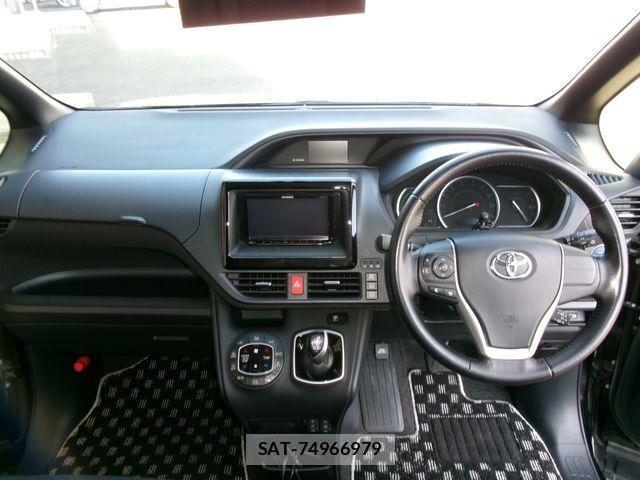 Toyota VOXY HYBRID 2014-11 8355885-6