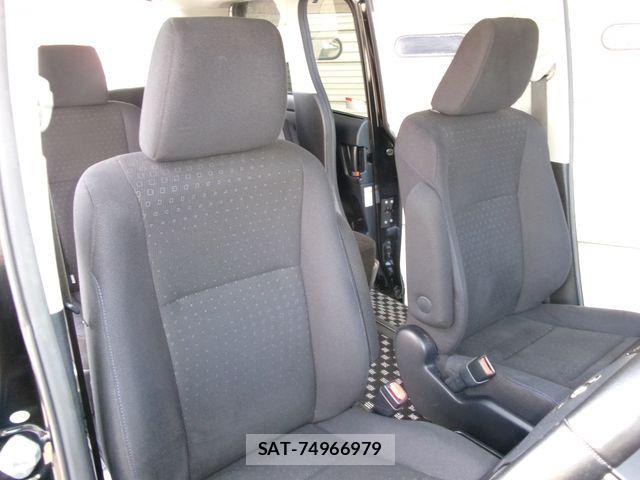 Toyota VOXY HYBRID 2014-11 8355885-7