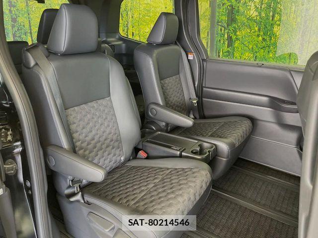 Toyota VOXY HYBRID 2024-05 8355619-8