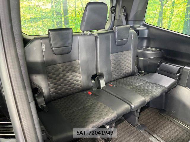 Toyota VOXY HYBRID 2023-06 8355879-9