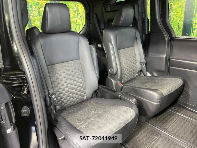 Toyota VOXY HYBRID 2023-06 8355879-8