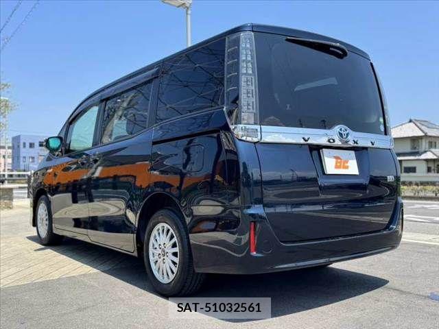 Toyota VOXY HYBRID 2014-10 8355883-12