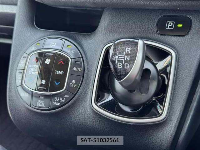 Toyota VOXY HYBRID 2014-10 8355883-24