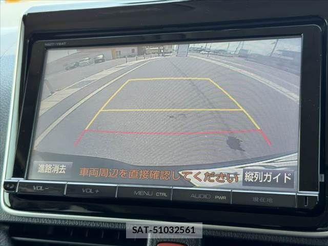 Toyota VOXY HYBRID 2014-10 8355883-2