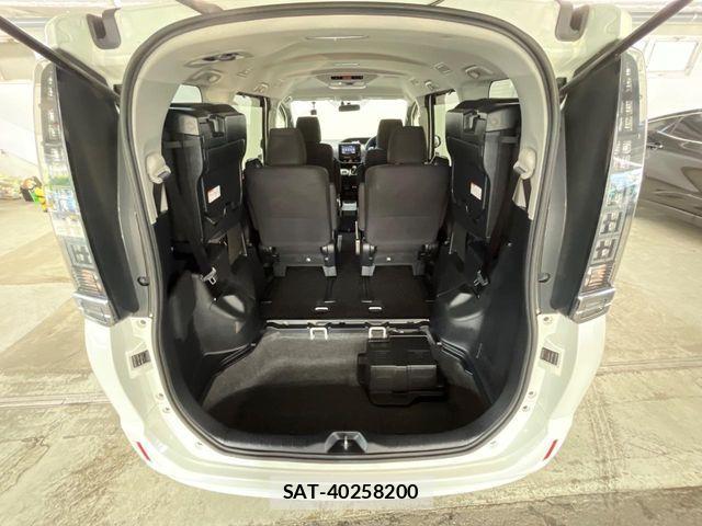 Toyota VOXY HYBRID 2015-06 8369727-12
