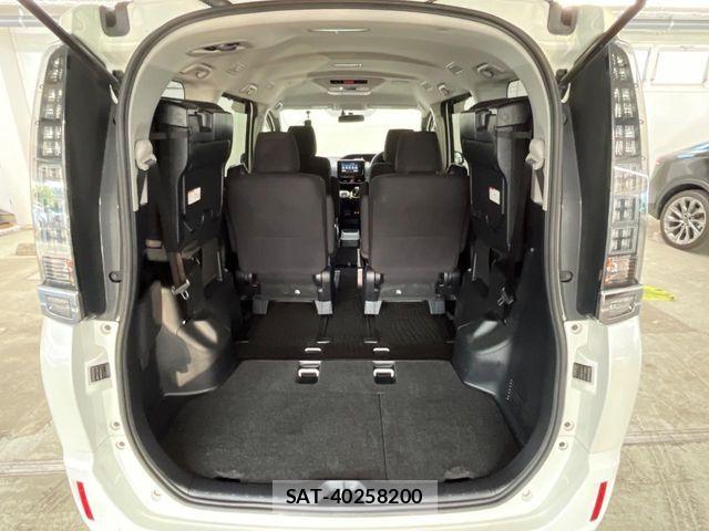 Toyota VOXY HYBRID 2015-06 8369727-13