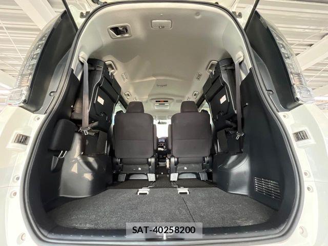 Toyota VOXY HYBRID 2015-06 8369727-14