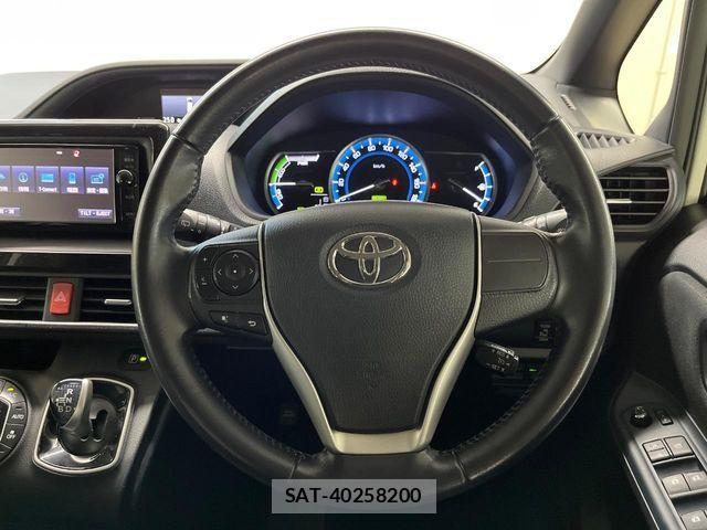 Toyota VOXY HYBRID 2015-06 8369727-15