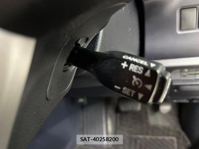 Toyota VOXY HYBRID 2015-06 8369727-17
