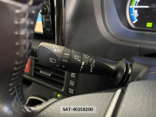 Toyota VOXY HYBRID 2015-06 8369727-18