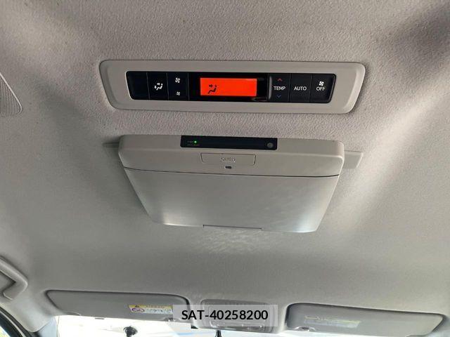 Toyota VOXY HYBRID 2015-06 8369727-5
