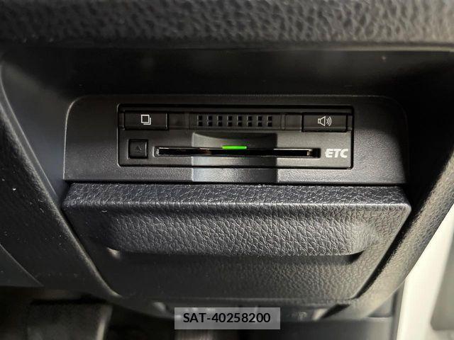 Toyota VOXY HYBRID 2015-06 8369727-6