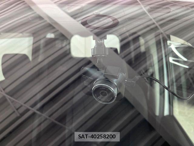 Toyota VOXY HYBRID 2015-06 8369727-7