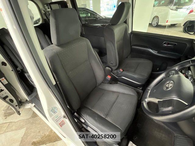 Toyota VOXY HYBRID 2015-06 8369727-8