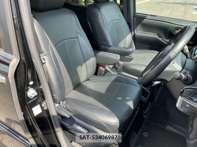 Toyota VOXY HYBRID 2017-12 8369722-9