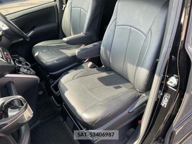 Toyota VOXY HYBRID 2017-12 8369722-10
