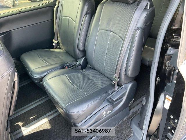 Toyota VOXY HYBRID 2017-12 8369722-12