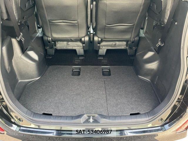 Toyota VOXY HYBRID 2017-12 8369722-13