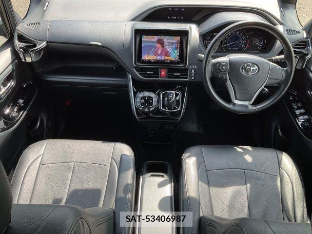 Toyota VOXY HYBRID 2017-12 8369722-1