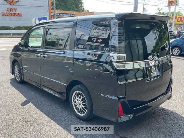 Toyota VOXY HYBRID 2017-12 8369722-2