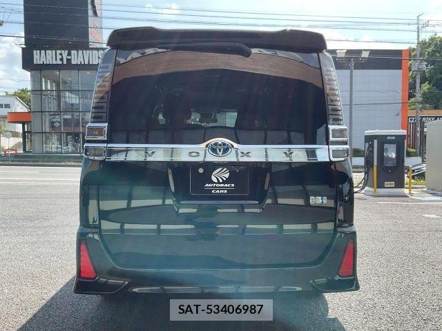 Toyota VOXY HYBRID 2017-12 8369722-4