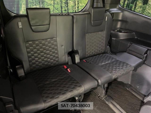 Toyota VOXY HYBRID 2024-12 8369711-9
