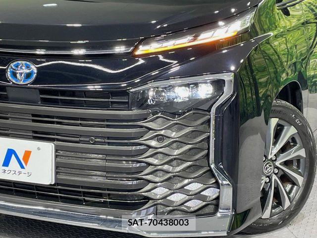 Toyota VOXY HYBRID 2024-12 8369711-12