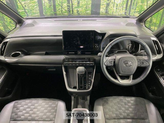 Toyota VOXY HYBRID 2024-12 8369711-1