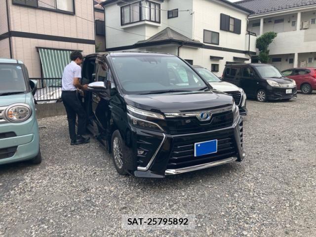 Toyota VOXY HYBRID 2019-05 8369725-0
