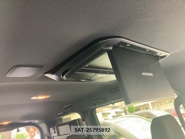 Toyota VOXY HYBRID 2019-05 8369725-13