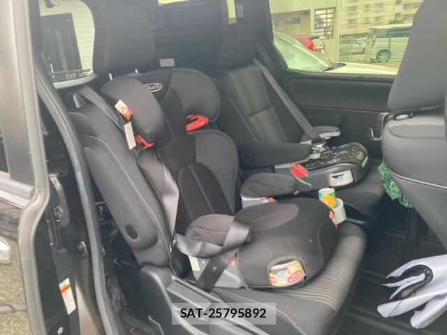 Toyota VOXY HYBRID 2019-05 8369725-14