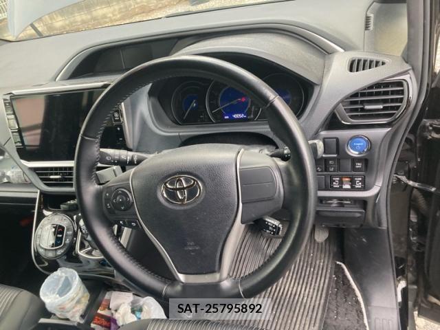 Toyota VOXY HYBRID 2019-05 8369725-17