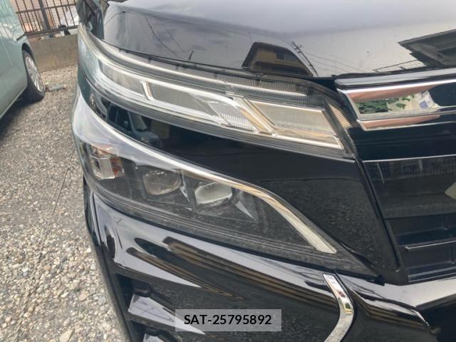 Toyota VOXY HYBRID 2019-05 8369725-3