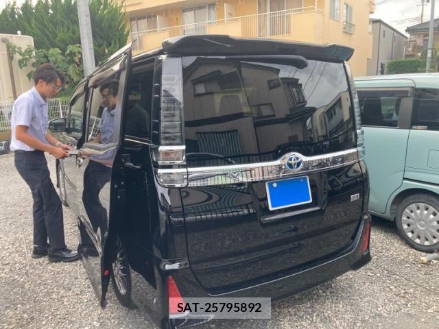 Toyota VOXY HYBRID 2019-05 8369725-5